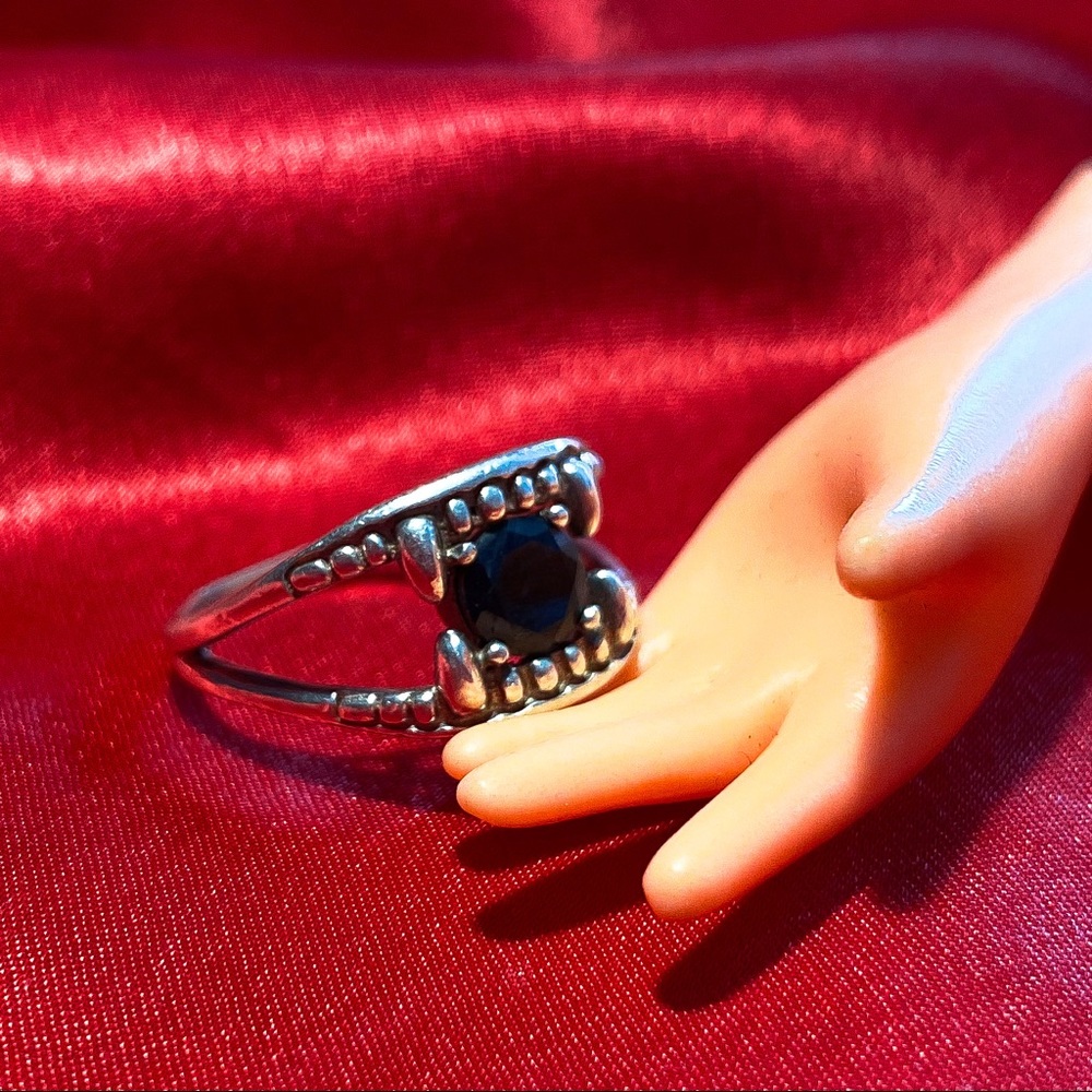 VERAMEAT 🧛🏻♀️ VAMPIRE BITE RING 🖤 - Picture 2 of 4